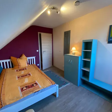 Marbacher Hoehe 公寓 *